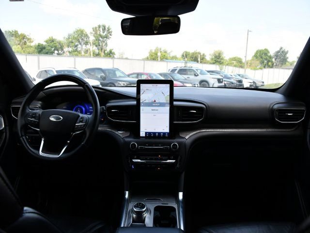 Used 2020 Ford Explorer Platinum w/ Premium Technology Package AWD/4WD image 21