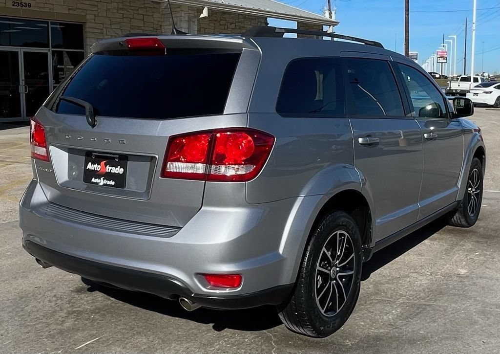 Used 2018 Dodge Journey SXT w/ Connectivity Group FWD image 5