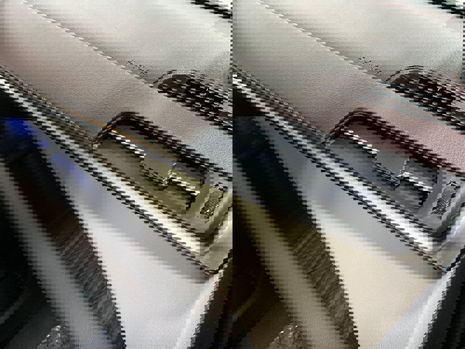 Used 2021 Toyota Sienna Limited image 14