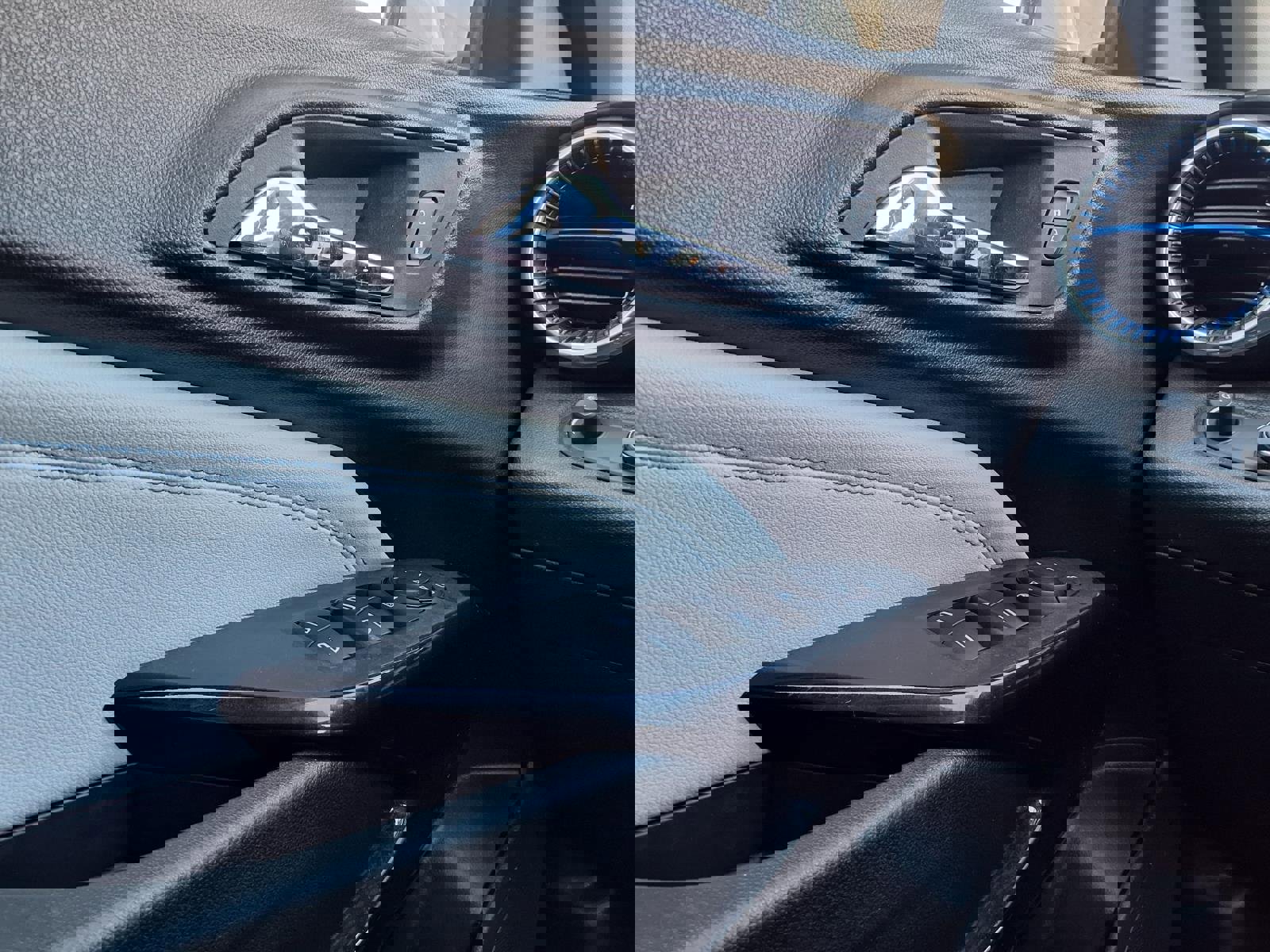 Used 2025 Chevrolet Trax LT image 18