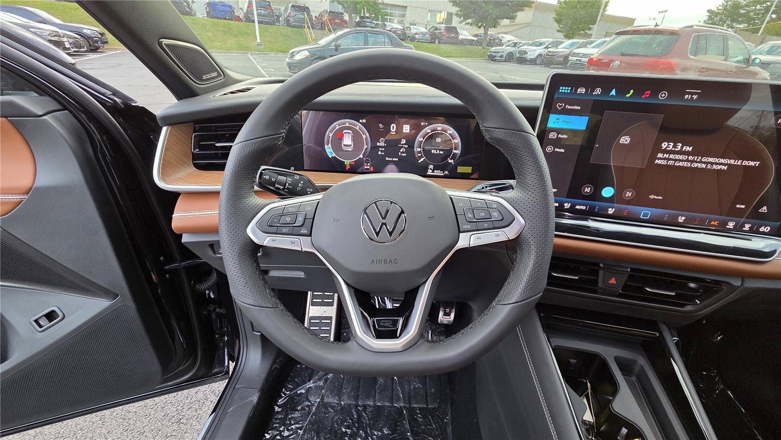 New 2026 Volkswagen Tiguan SEL R-Line AWD/4WD image 17