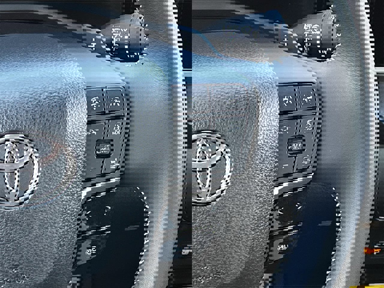 Used 2025 Toyota Camry SE image 14