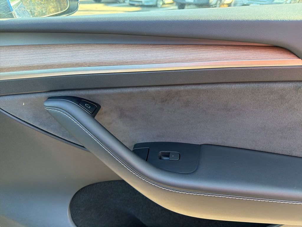 Used 2024 Tesla Model Y Long Range image 28