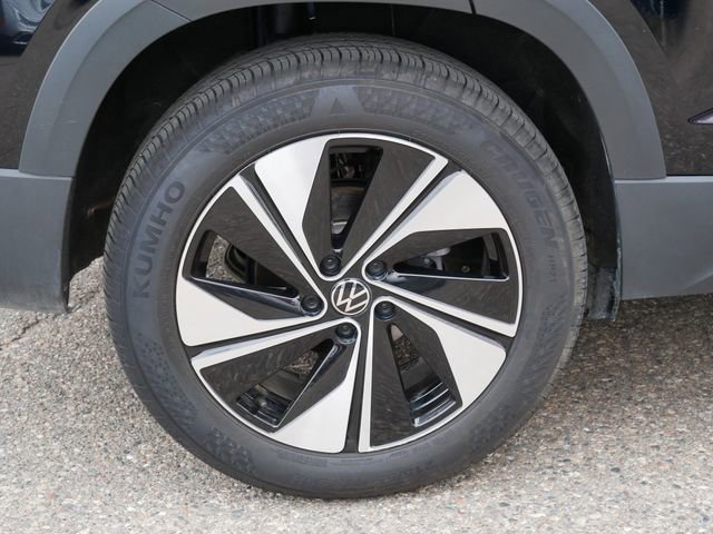 Used 2025 Volkswagen Taos SE AWD/4WD image 9