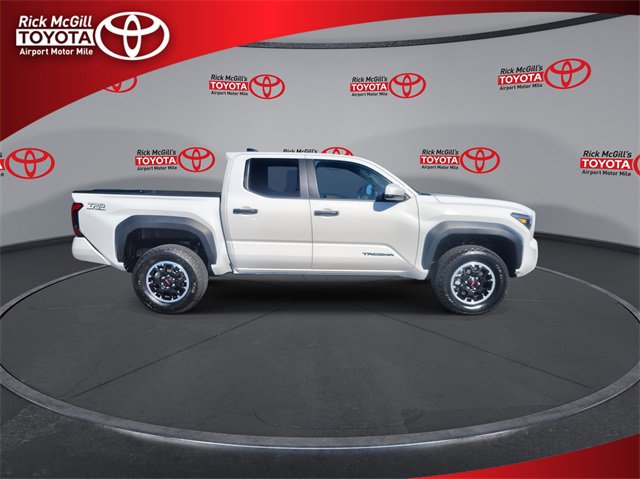 Certified 2025 Toyota Tacoma TRD Off-Road image 9