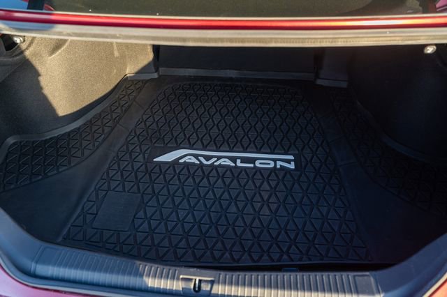 Used 2020 Toyota Avalon Limited image 17