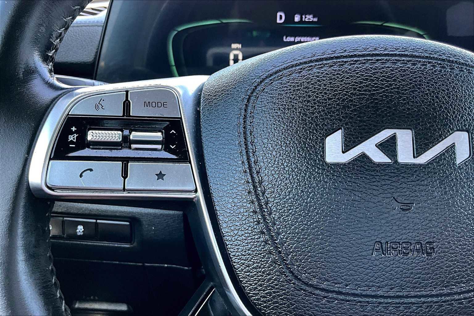 Used 2023 Kia Telluride LX image 23