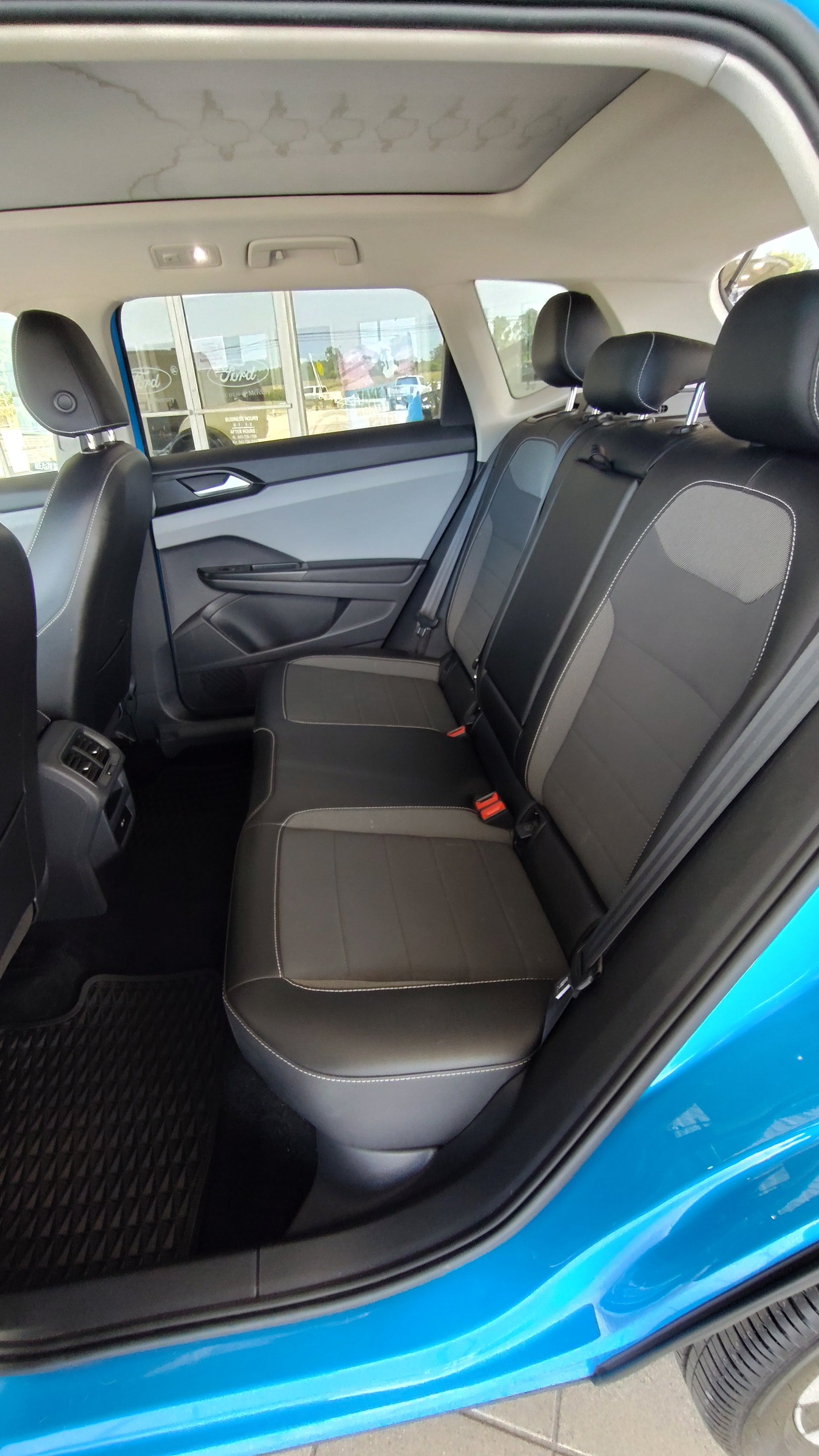 Used 2022 Volkswagen Taos SE FWD image 9