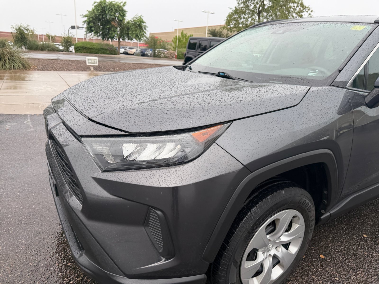 Used 2021 Toyota RAV4 LE AWD/4WD image 10