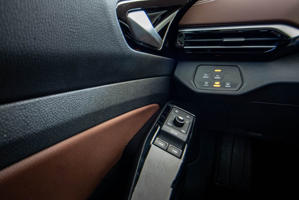 Certified 2022 Volkswagen ID.4 Pro S w/ Gradient Package image 32