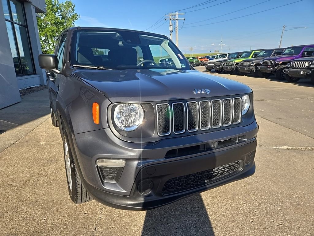 Used 2023 Jeep Renegade Latitude AWD/4WD image 12