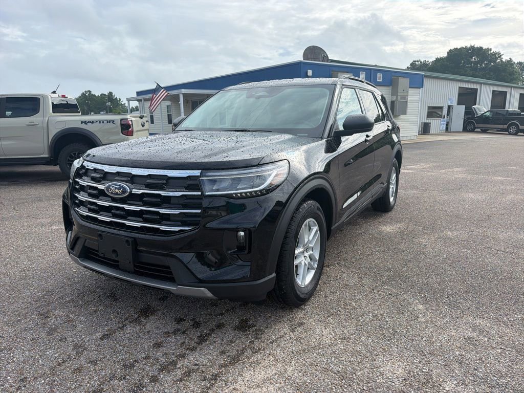 New 2026 Ford Explorer Active w/ Active Comfort Package RWD image 2