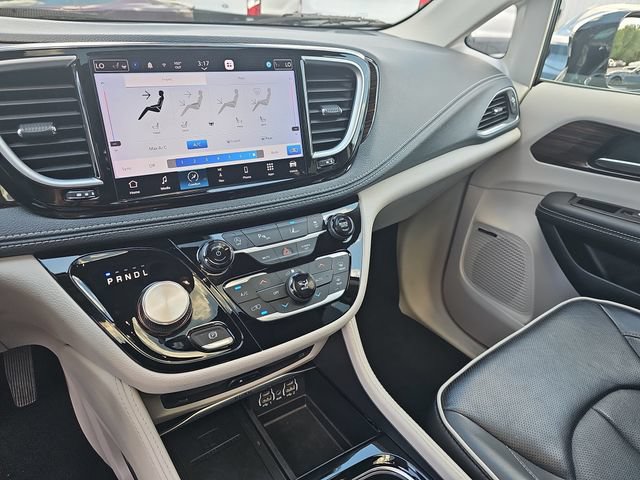 Used 2023 Chrysler Pacifica Limited w/ Uconnect Theater Family Group AWD/4WD image 25