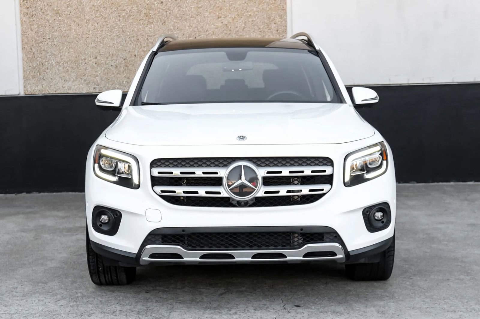 Used 2021 Mercedes-Benz GLB 250 4MATIC w/ Premium Package image 5