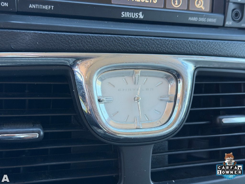 Used 2014 Chrysler Town & Country Touring FWD image 29