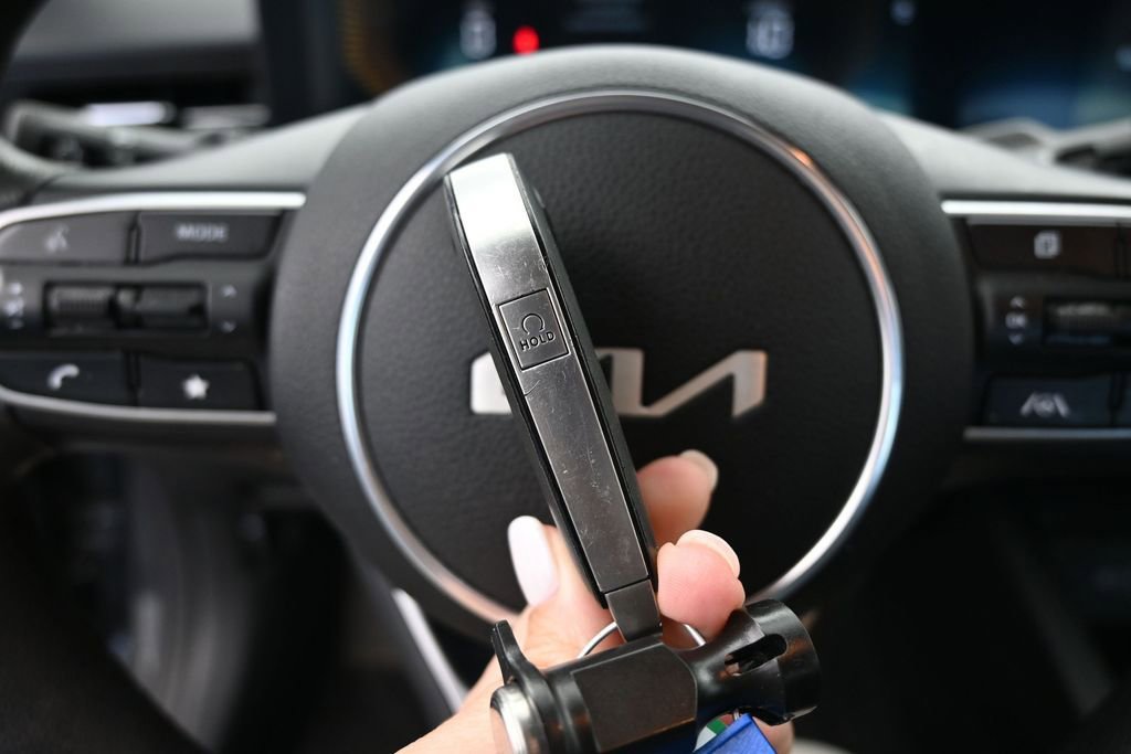 Used 2025 Kia K5 LXS FWD image 33