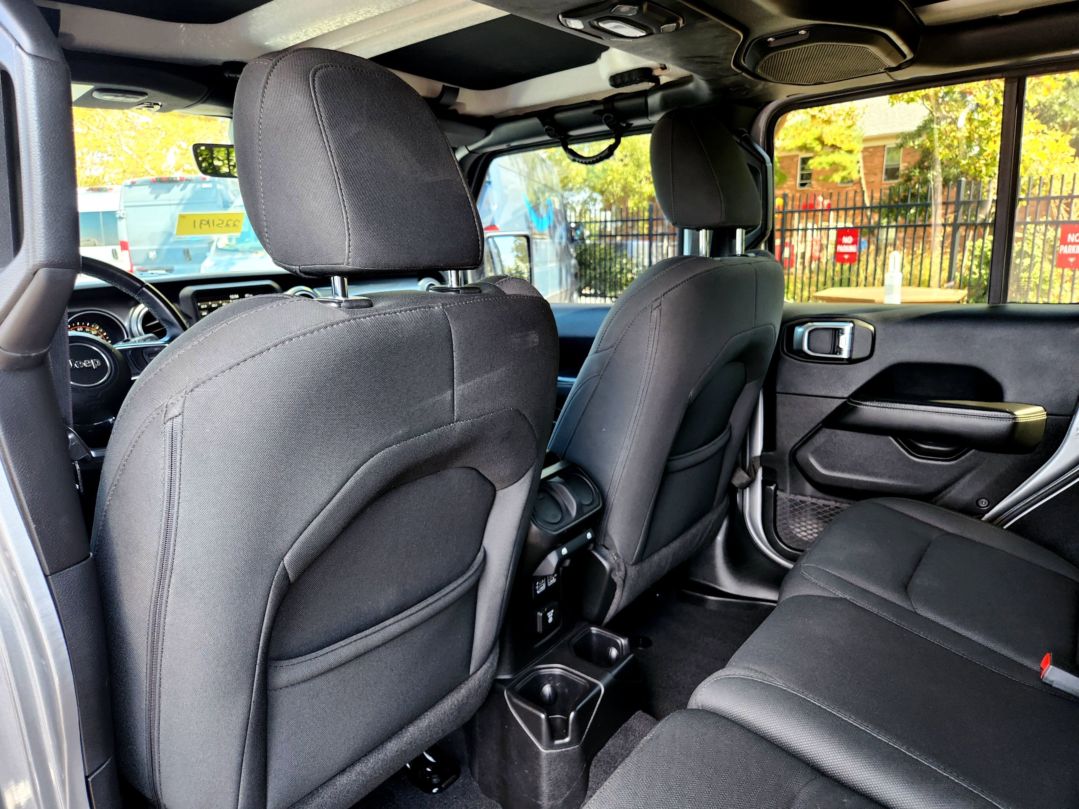 Used 2018 Jeep Wrangler Unlimited Sahara image 17