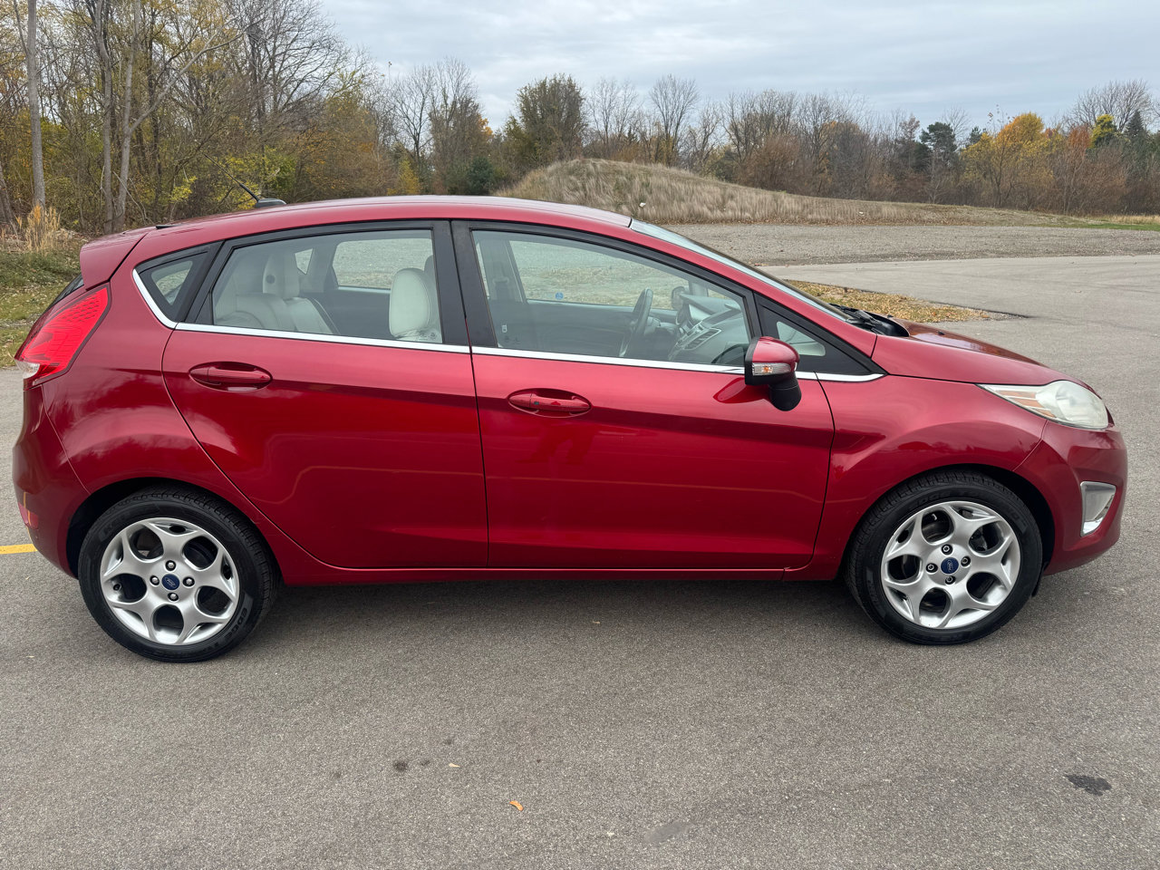 Used 2013 Ford Fiesta Titanium image 4