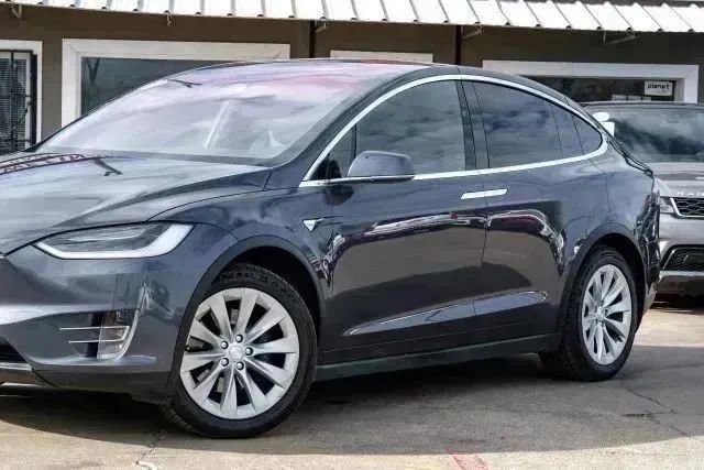 Used 2018 Tesla Model X 100D AWD/4WD image 7