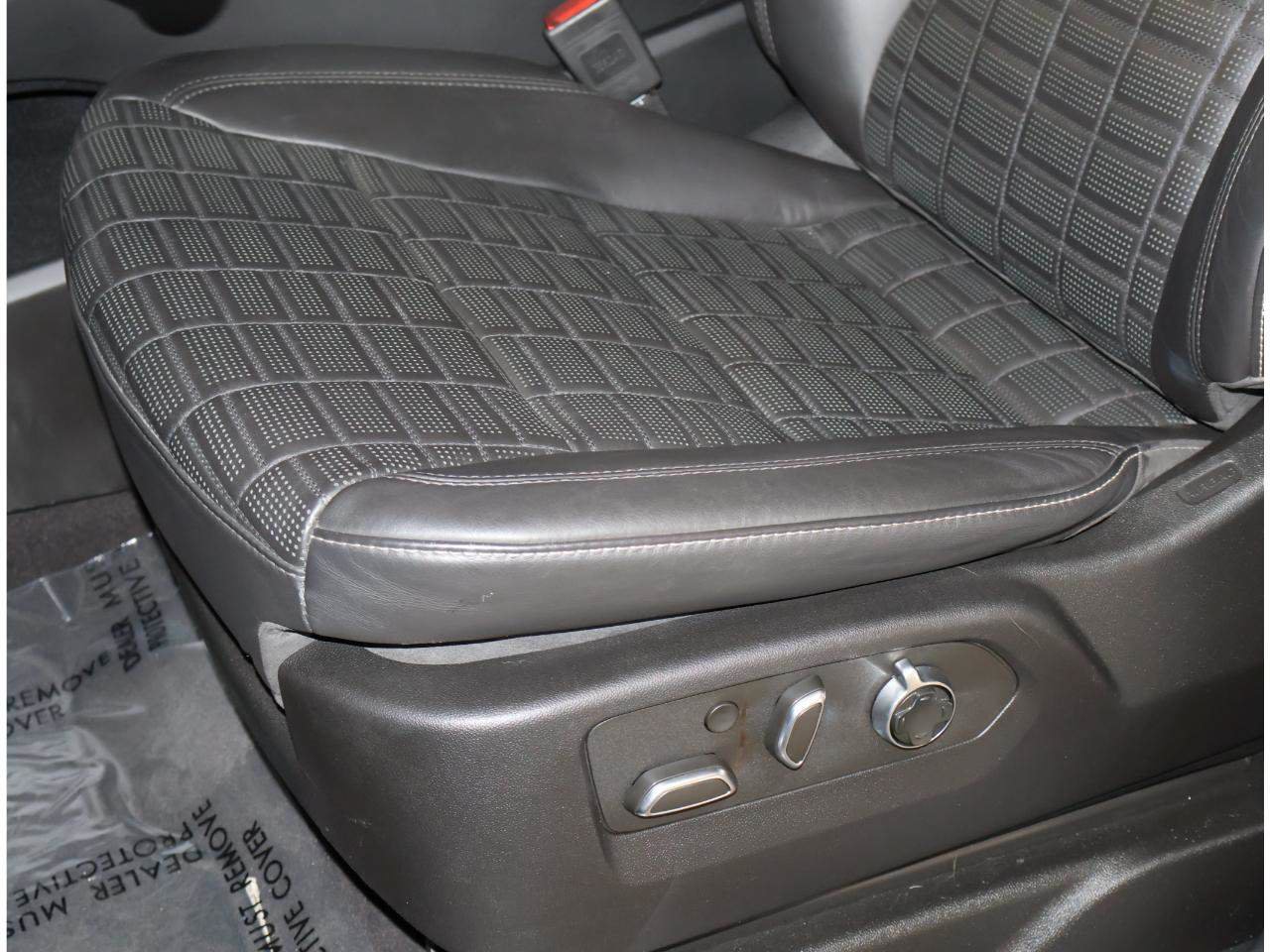 Used 2024 Cadillac Escalade ESV V w/ LPO, ONYX Package AWD/4WD image 12