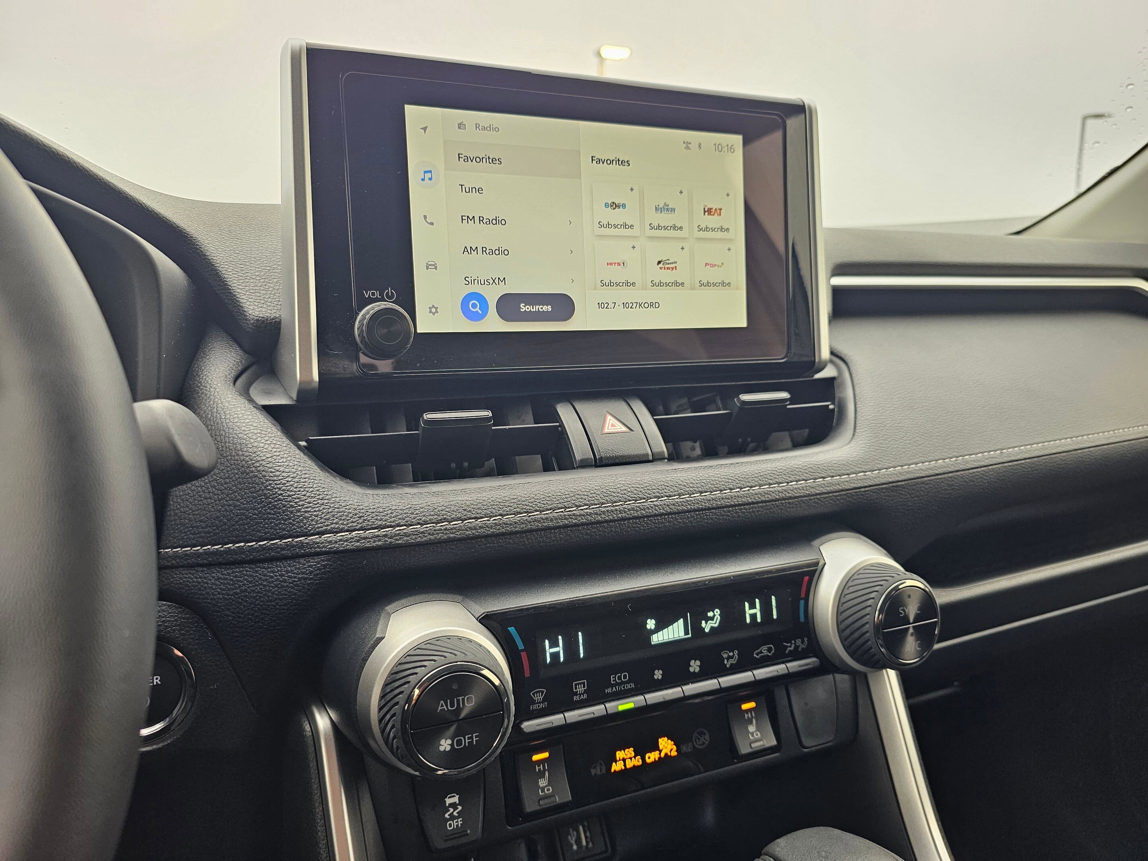 Used 2025 Toyota RAV4 XLE w/ Convenience Package image 25