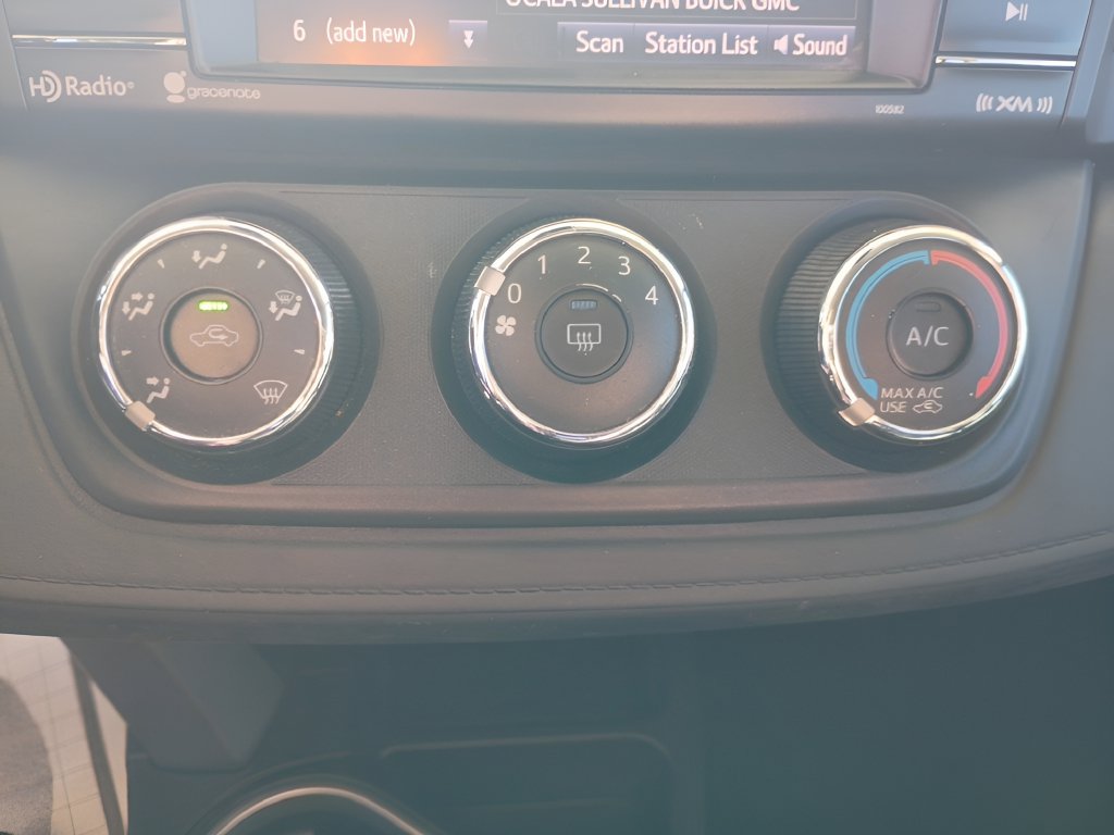 Used 2018 Toyota RAV4 LE FWD image 19