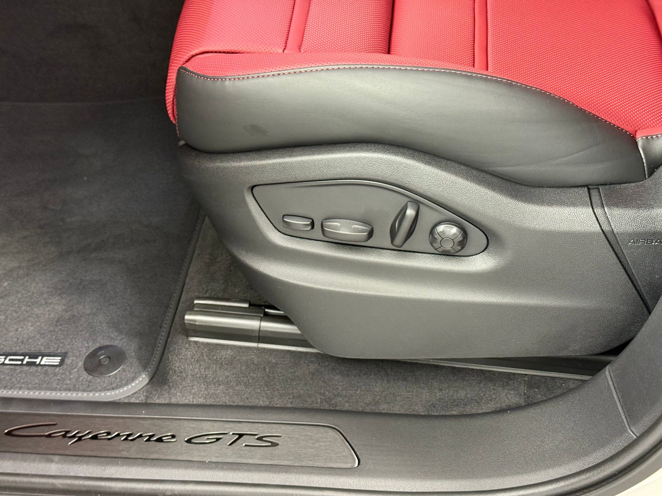 New 2026 Porsche Cayenne GTS image 16