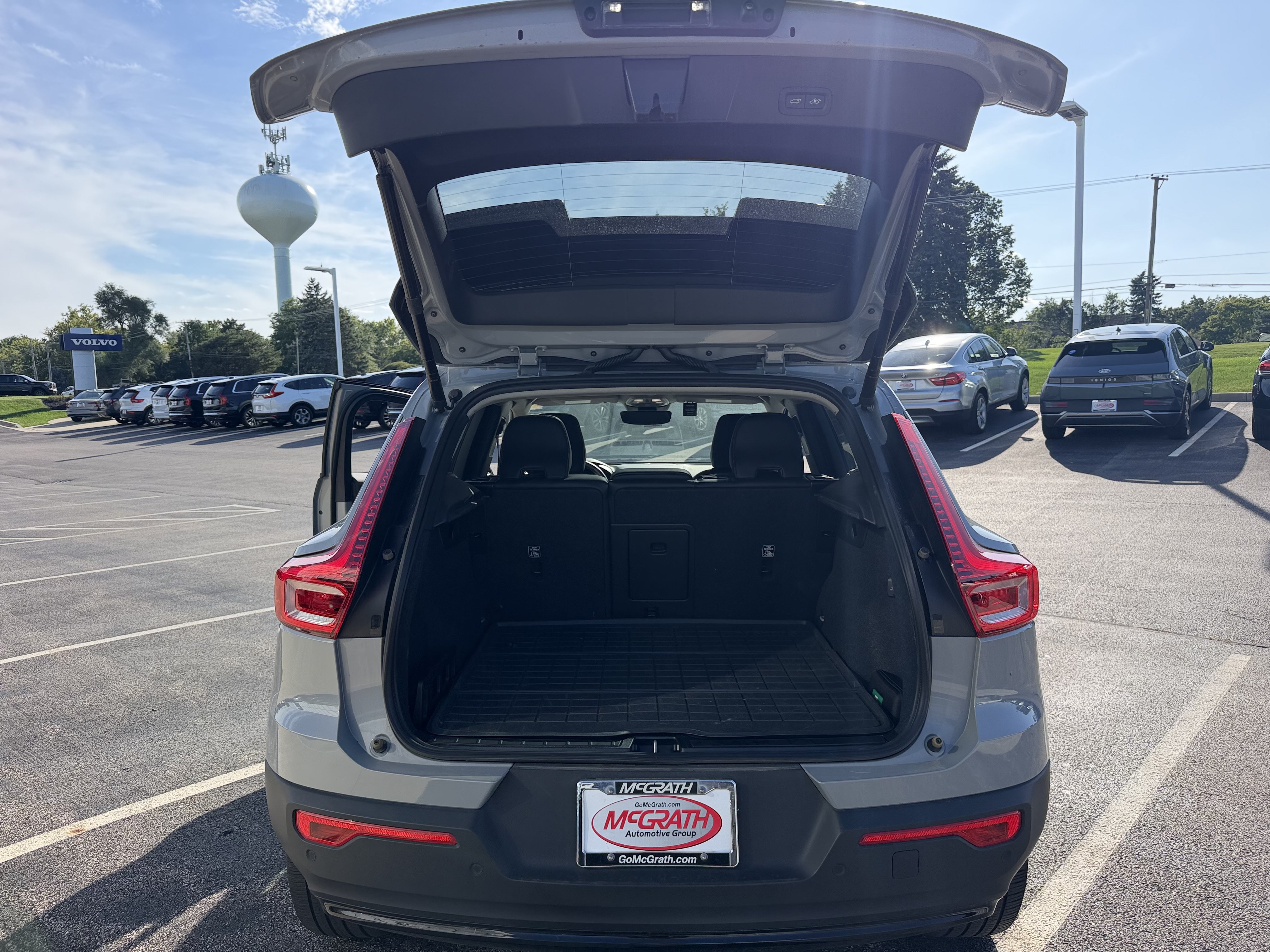Used 2024 Volvo XC40 B5 Ultimate w/ Protection Package Premier AWD/4WD image 11