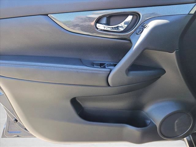 Used 2015 Nissan Rogue SL w/ SL Premium Package FWD image 11