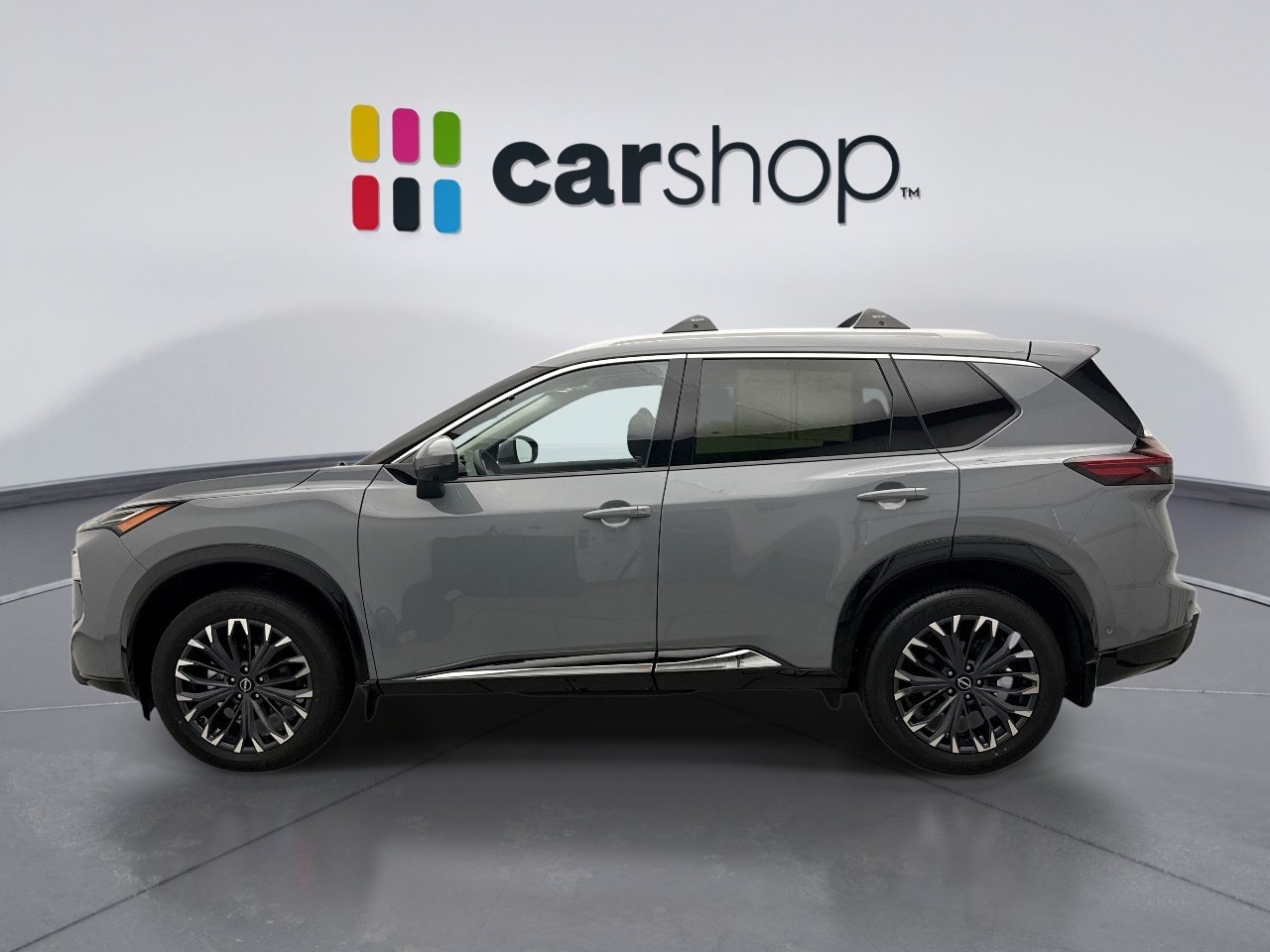 Used 2025 Nissan Rogue Platinum w/ Platinum Premium Package FWD image 2