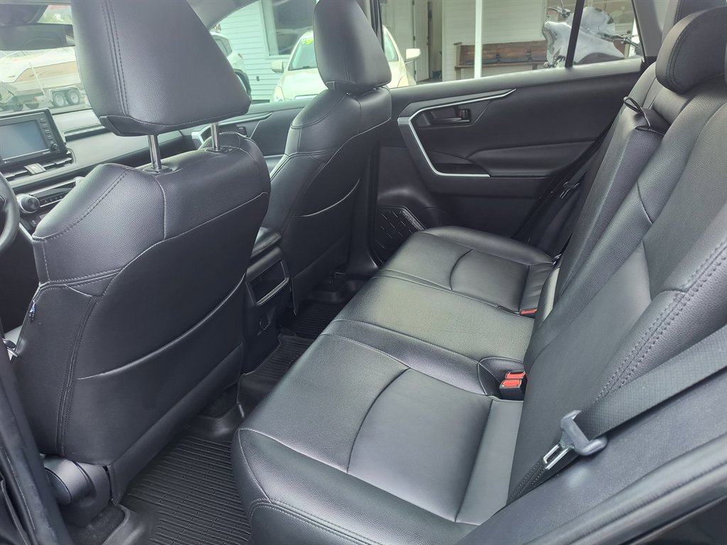 Used 2020 Toyota RAV4 LE image 27