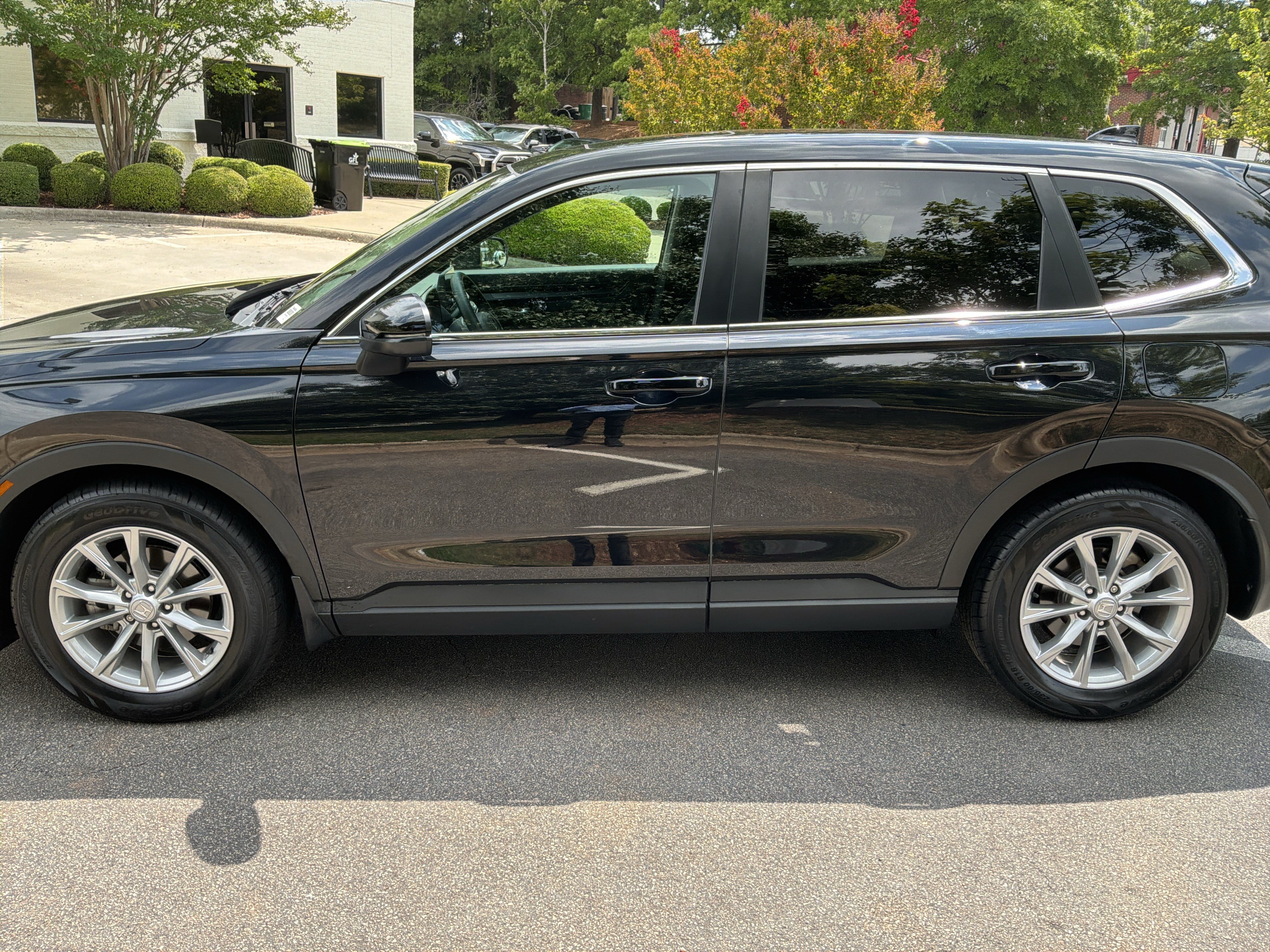 Used 2024 Honda CR-V EX image 7
