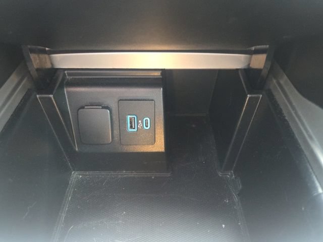 Used 2020 Ford Explorer XLT w/ Equipment Group 202A AWD/4WD image 35