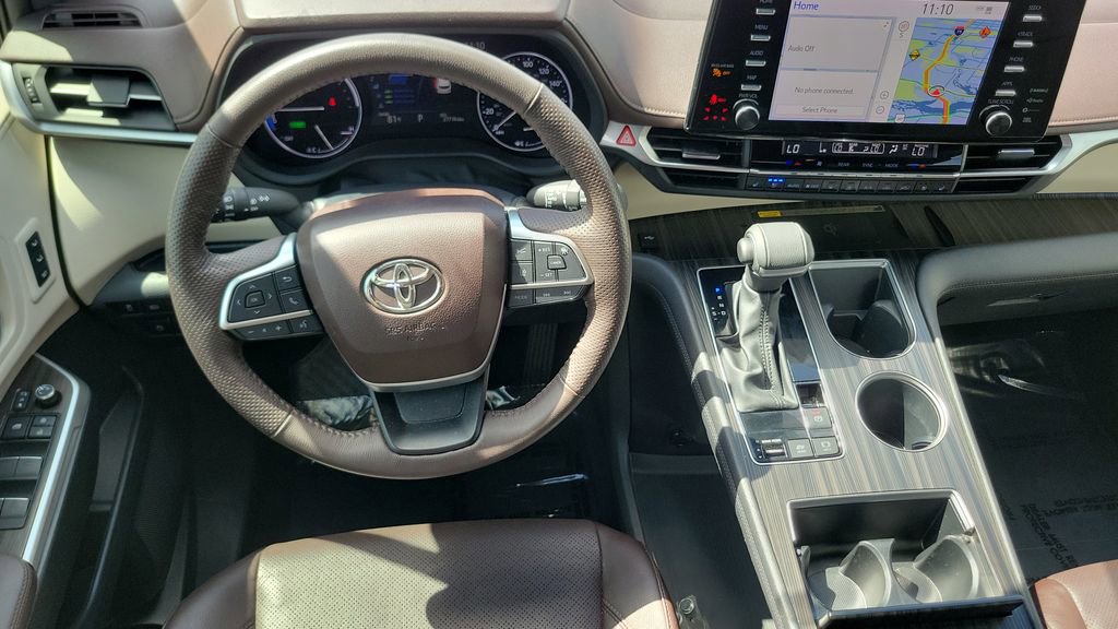 Used 2023 Toyota Sienna Platinum FWD image 12