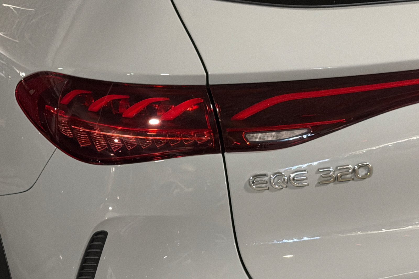 New 2026 Mercedes-Benz EQE 320 4MATIC SUV image 27