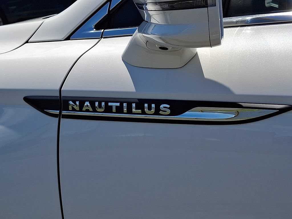Used 2022 Lincoln Nautilus Reserve AWD/4WD image 32