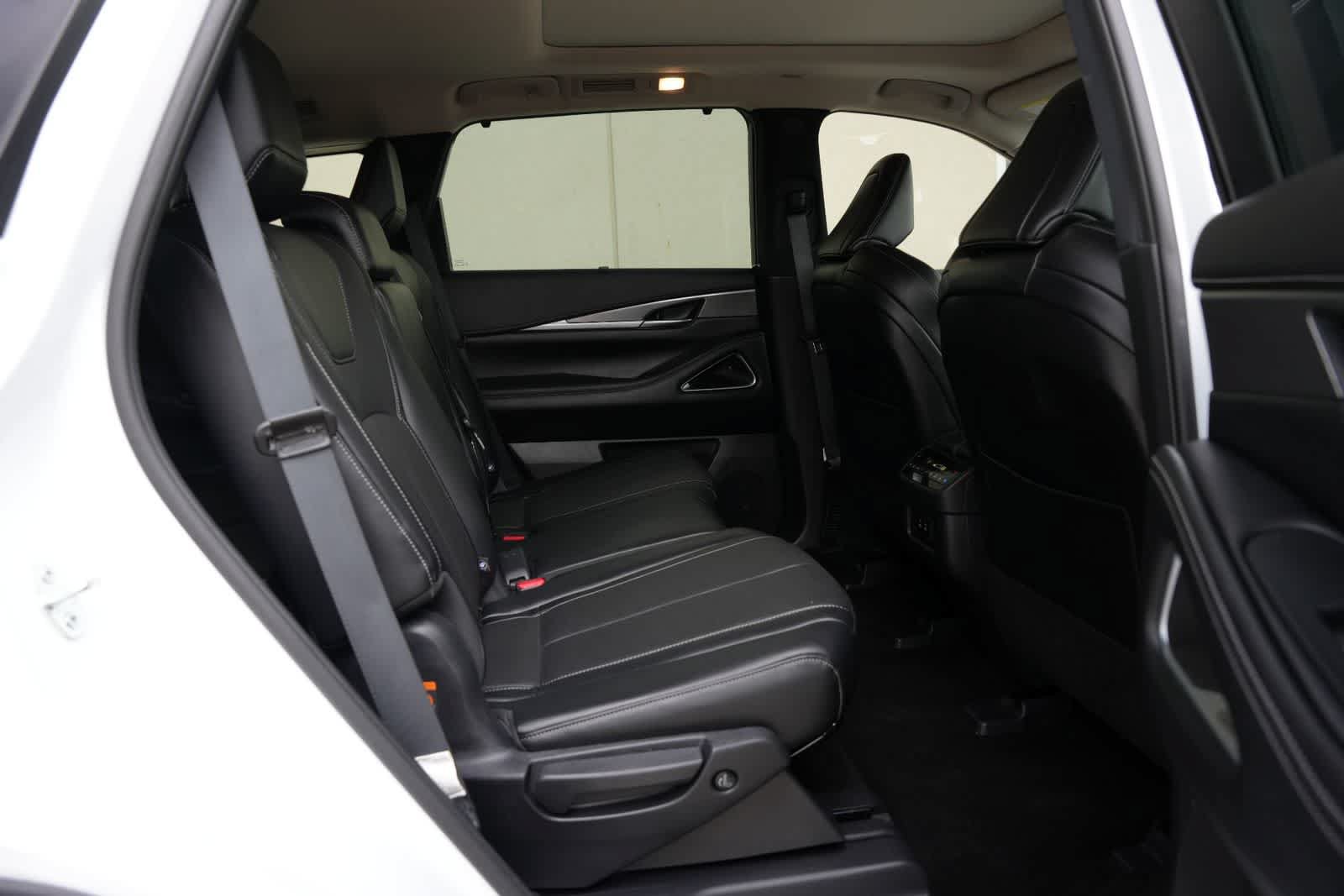 Certified 2026 INFINITI QX60 Luxe w/ Cargo Package AWD/4WD image 21