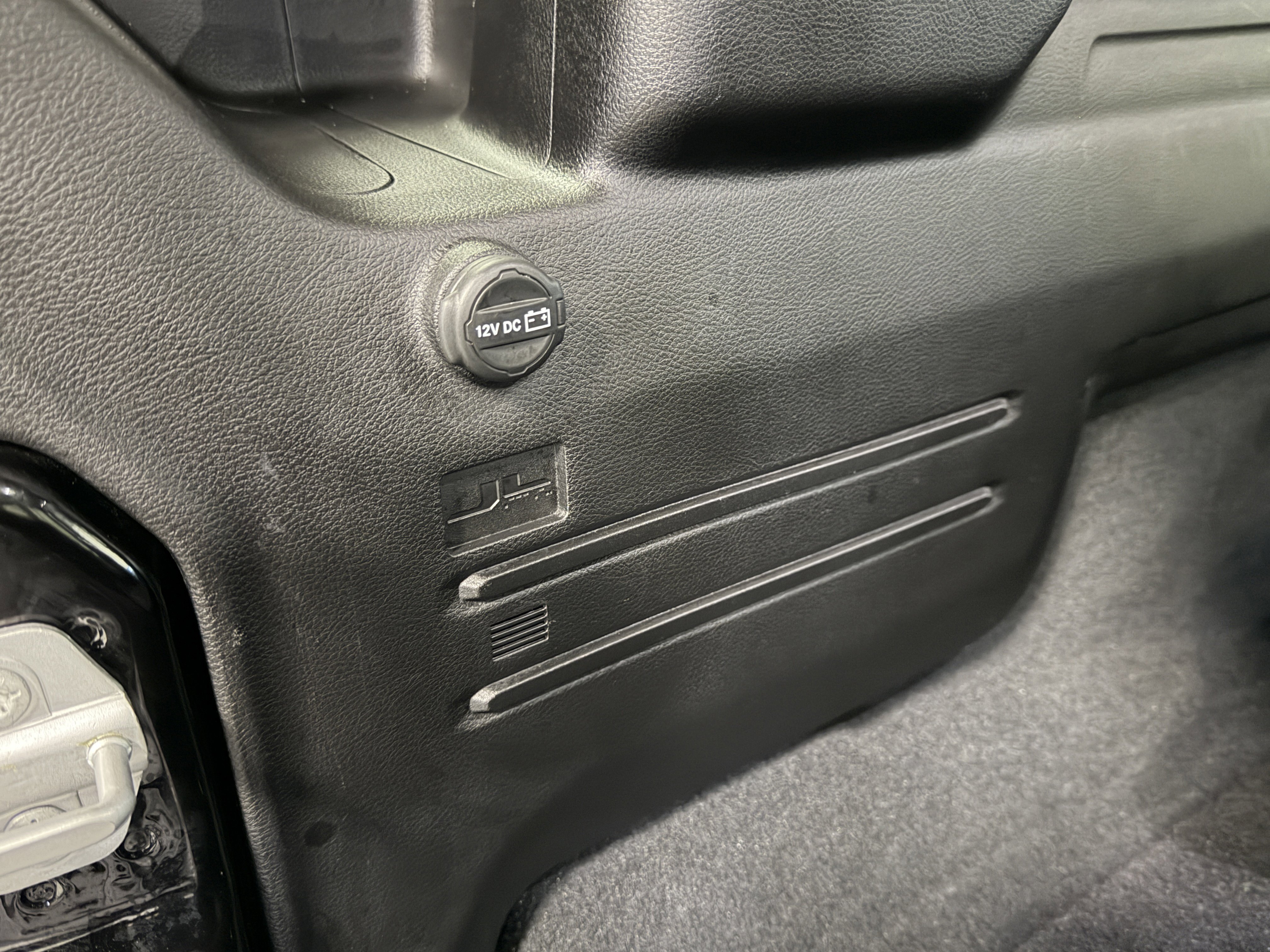 Used 2024 Jeep Wrangler Sport S image 26