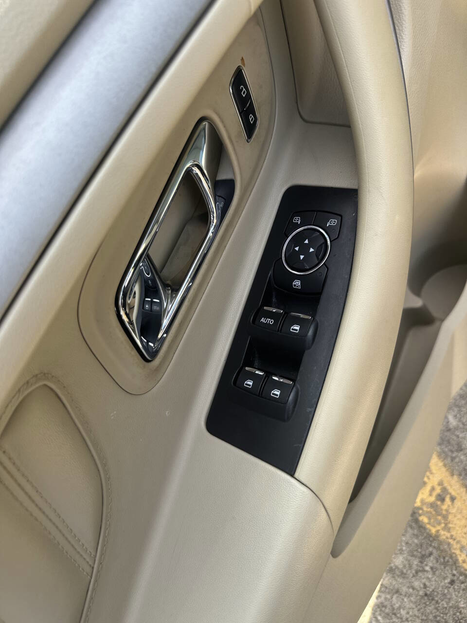 Used 2016 Ford Taurus SE FWD image 6