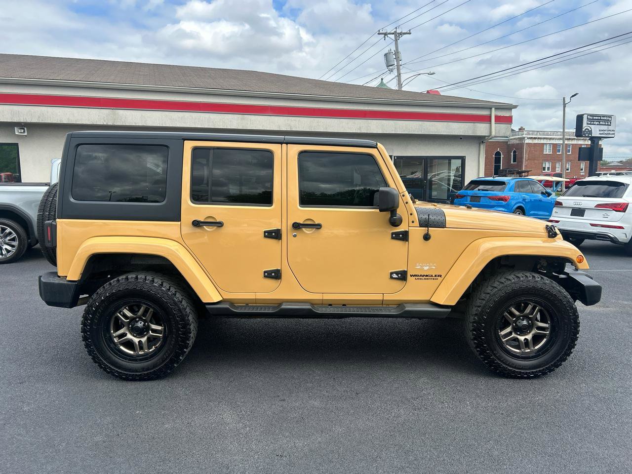 Used 2013 Jeep Wrangler Unlimited Sahara w/ Dual Top Group image 4