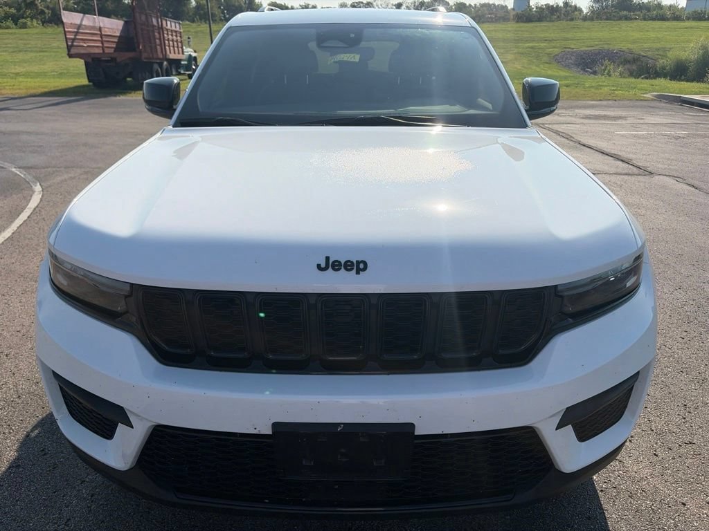 Used 2024 Jeep Grand Cherokee Altitude AWD/4WD image 2