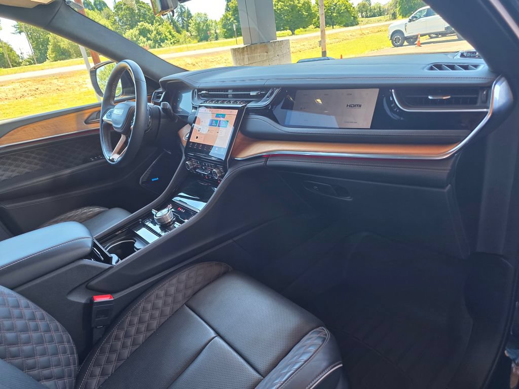 Used 2022 Jeep Grand Cherokee Summit AWD/4WD image 30