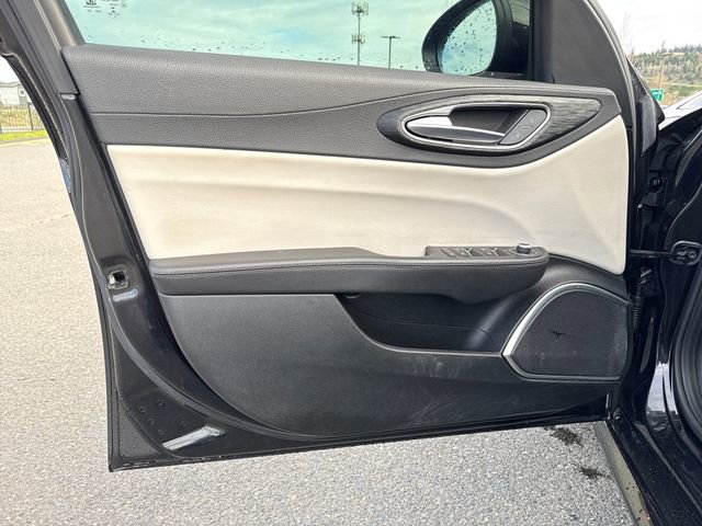 Used 2021 Alfa Romeo Giulia Sprint w/ Nero Edizione AWD/4WD image 19