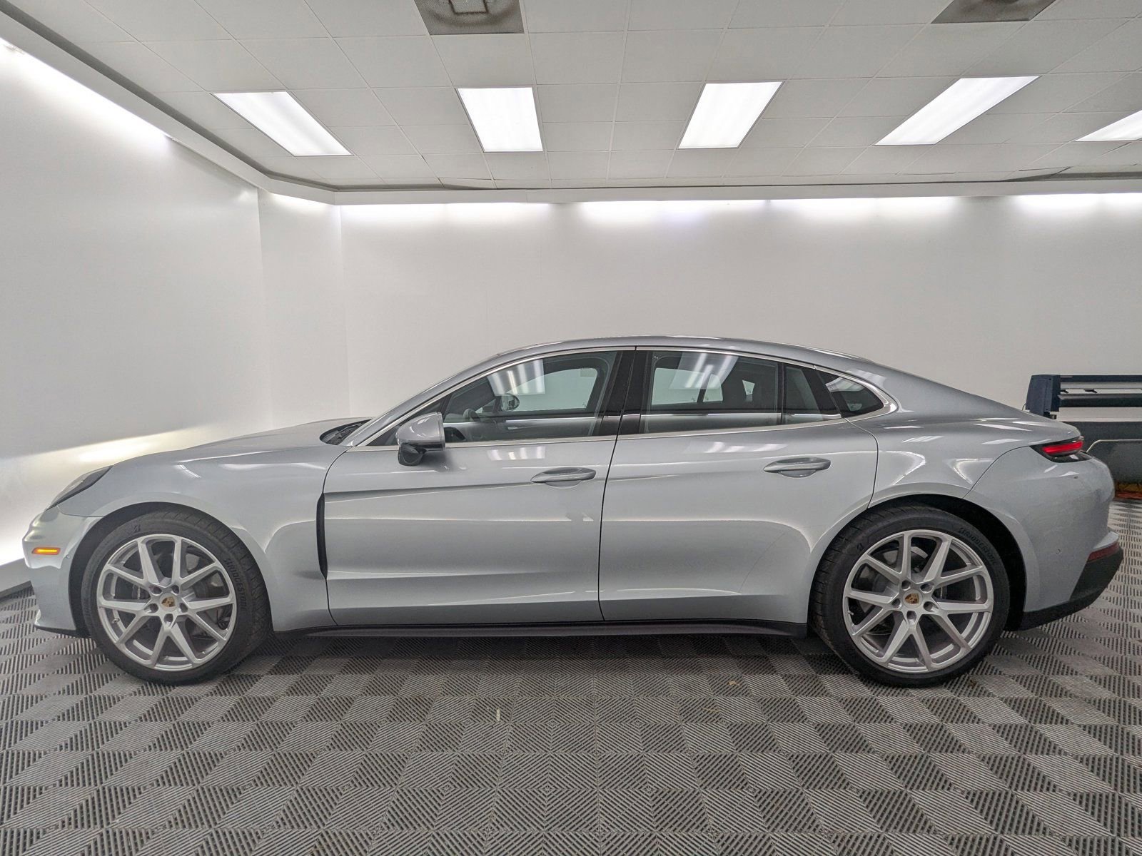 Certified 2025 Porsche Panamera video 2