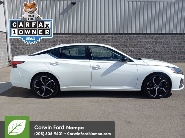 Used 2024 Nissan Altima 2.5 SR image 2