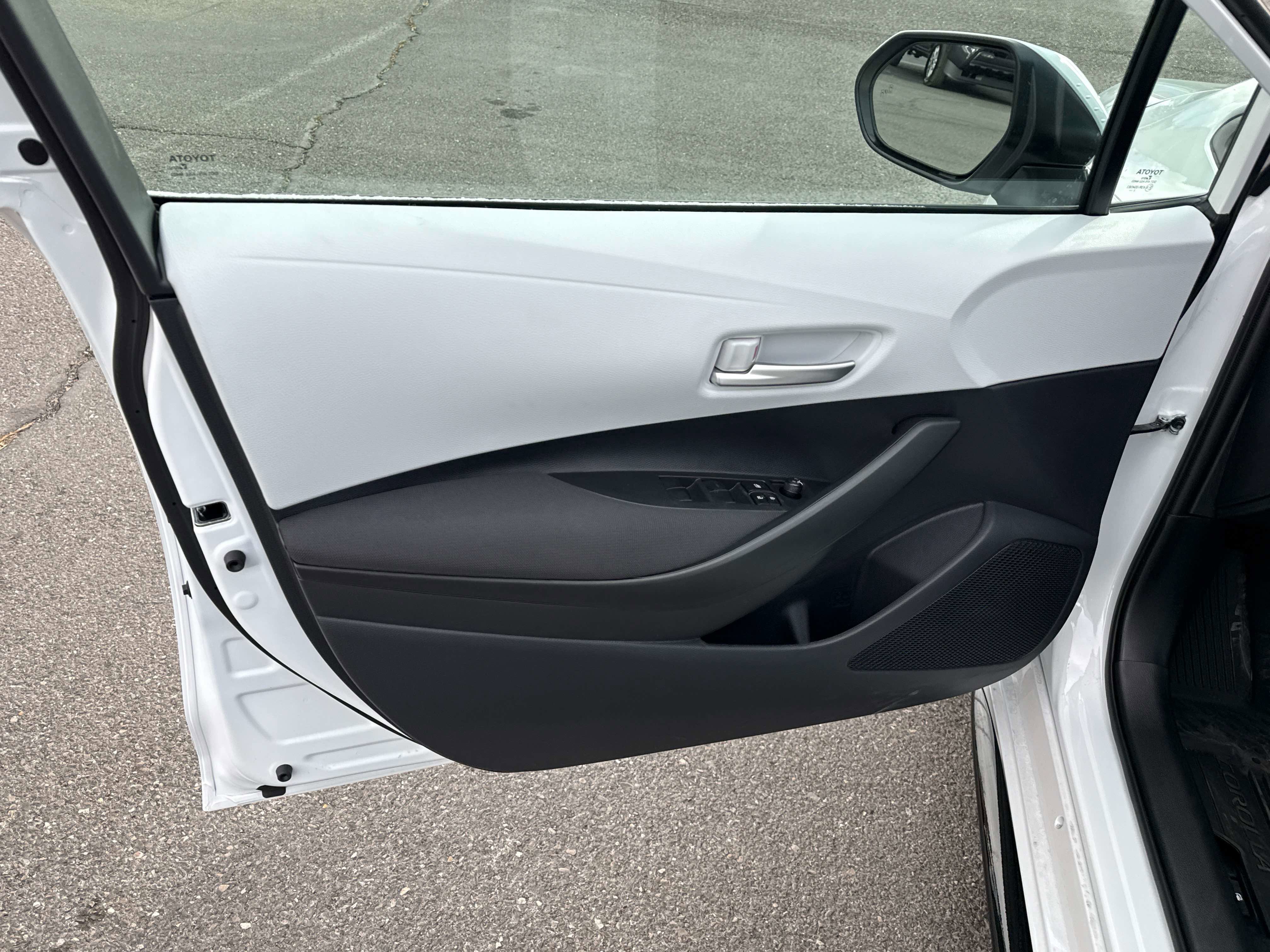 Used 2026 Toyota Corolla SE image 12