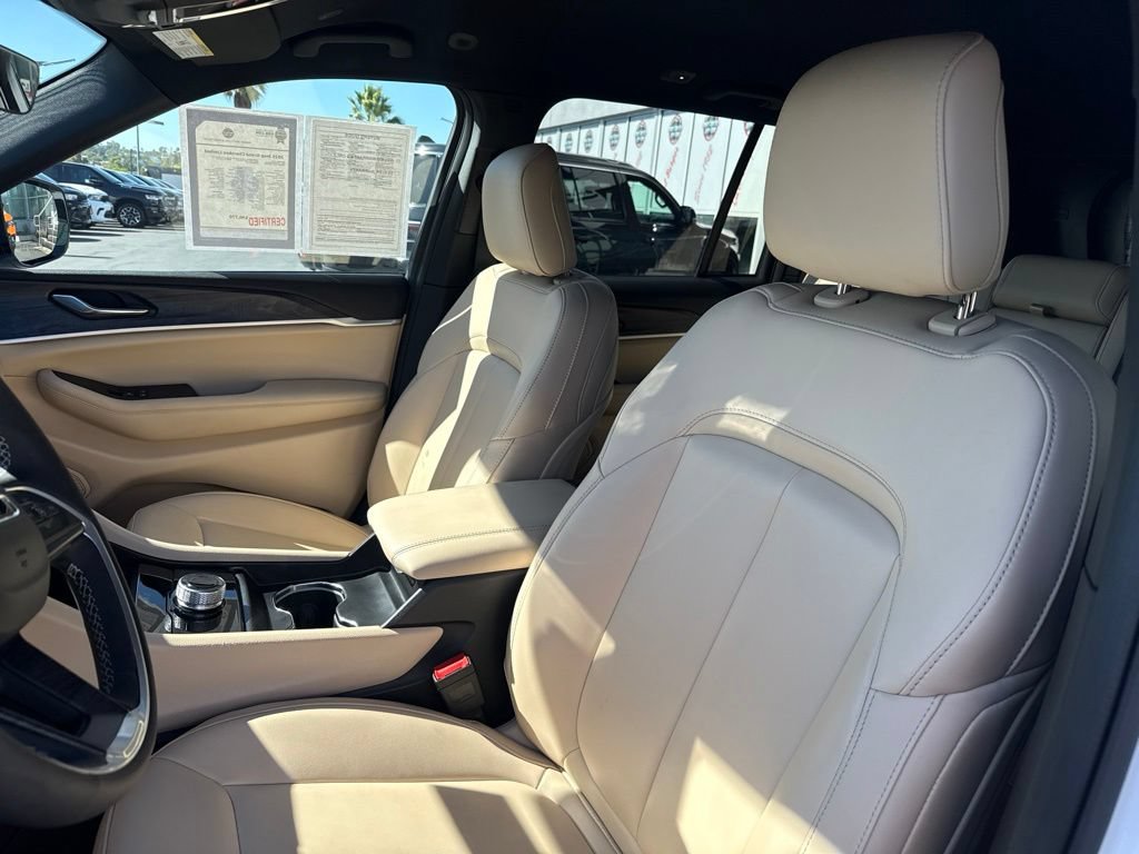 Certified 2025 Jeep Grand Cherokee Limited RWD image 14