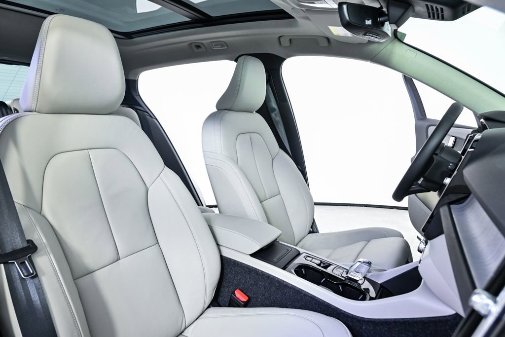 New 2026 Volvo XC40 B5 Plus w/ Protection Package Premier image 22