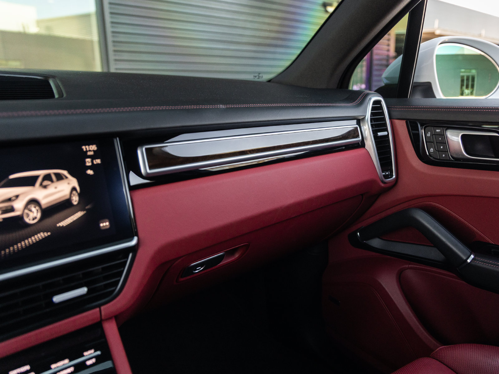Certified 2023 Porsche Cayenne S Platinum AWD/4WD image 36