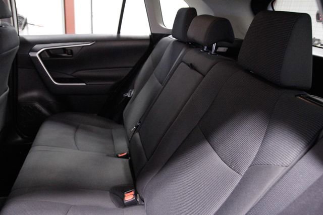 Used 2021 Toyota RAV4 LE AWD/4WD image 16